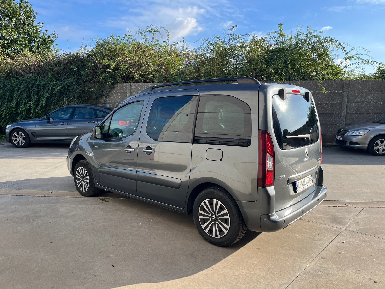 Peugeot Partner 1.2 benzine 2017 met 93000km*1STE EIGENAAR*, Auto's, Euro 6, Bedrijf, 81 kW, Partner