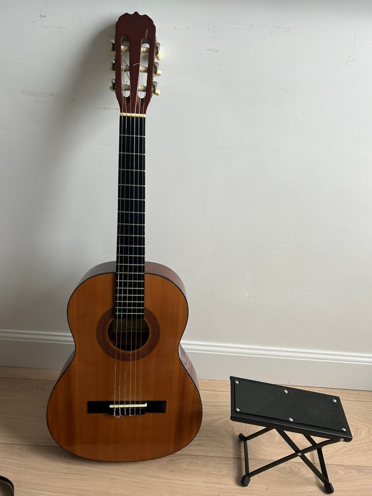 3/4 klassieke gitaar met nylon snaren + hoes + voetsteun +, Muziek en Instrumenten, Ophalen, Zo goed als nieuw, Klassieke of Spaanse gitaar