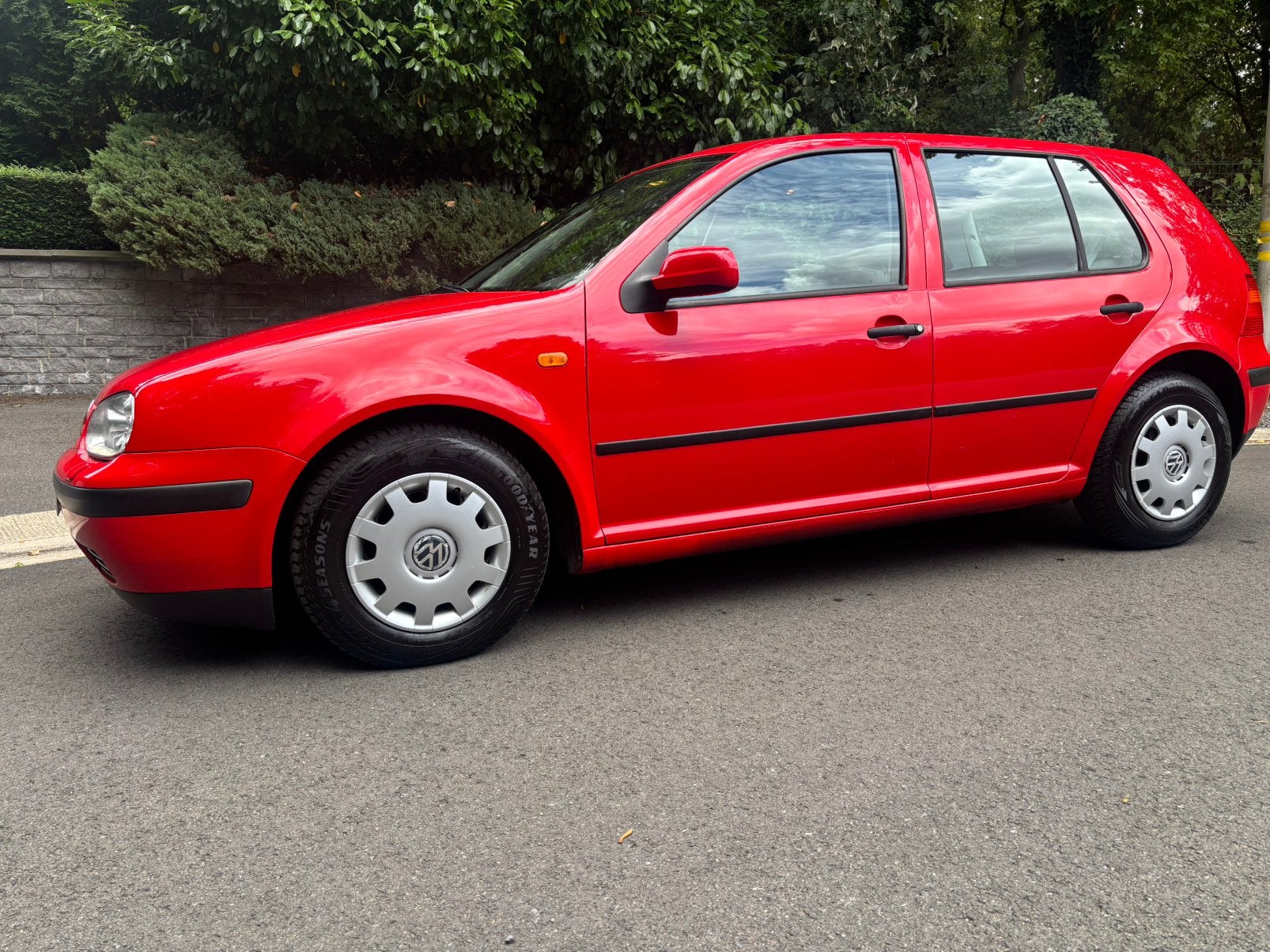 Vw golf 4 1.4 essence 55kw prête à immatriculer, Rouge, Achat, 5 portes, Tissu