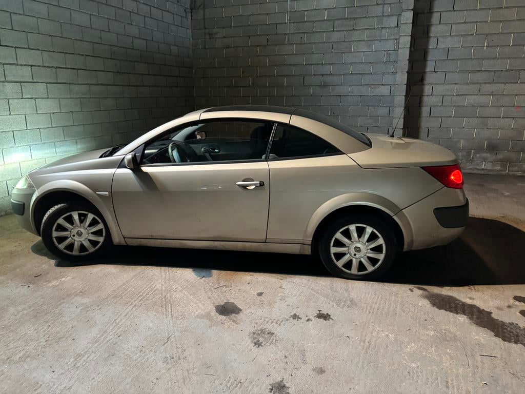 Renault megane cabriolet essence  automatique 2000i (2004), Auto's, Renault, Particulier, Mégane, ABS, Airbags, Airconditioning