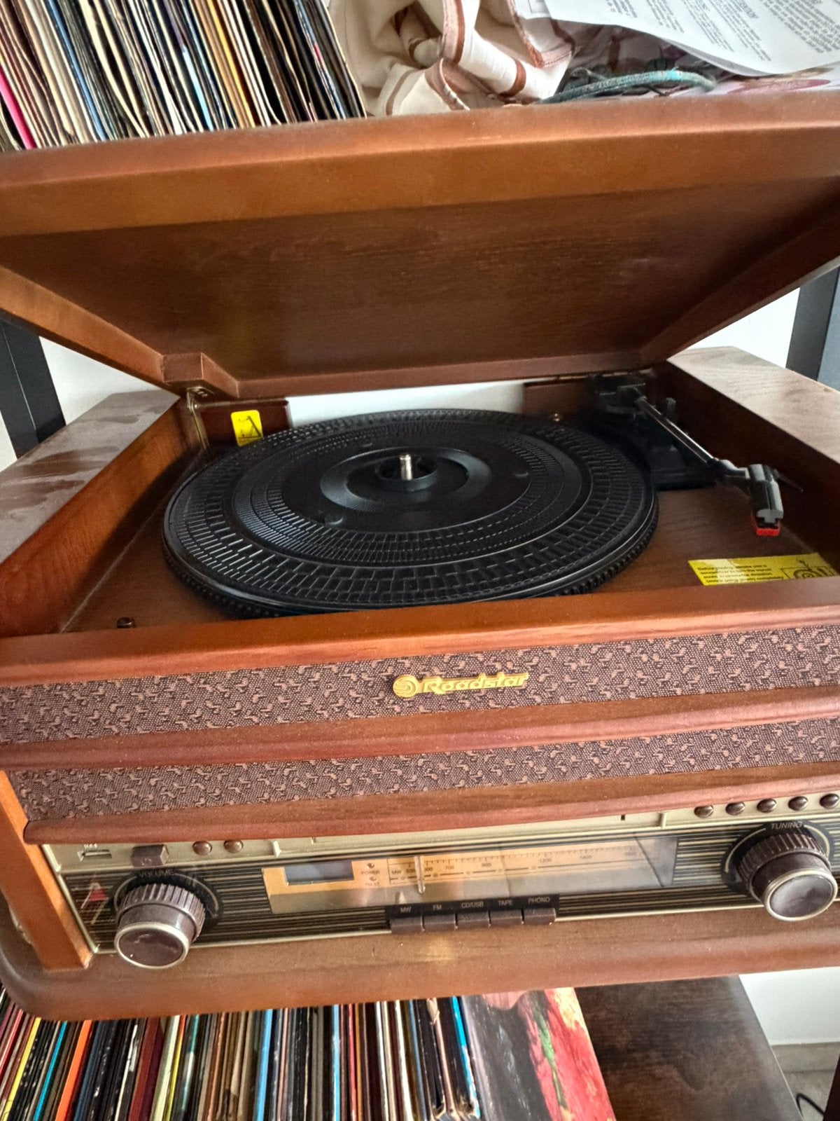 Cd + platenspeler, Enlèvement
