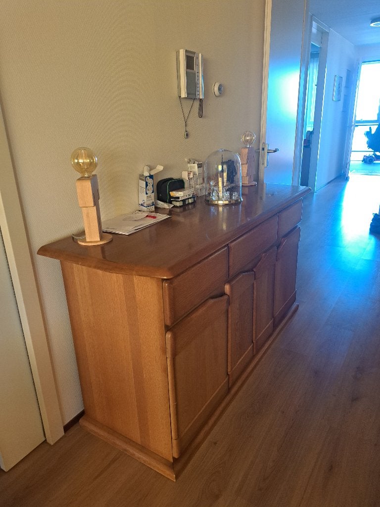 dressoir in zeer nette staat. GRATIS AF TE HALEN., Huis en Inrichting, Kasten | Dressoirs, Ophalen, 150 tot 200 cm, Zo goed als nieuw