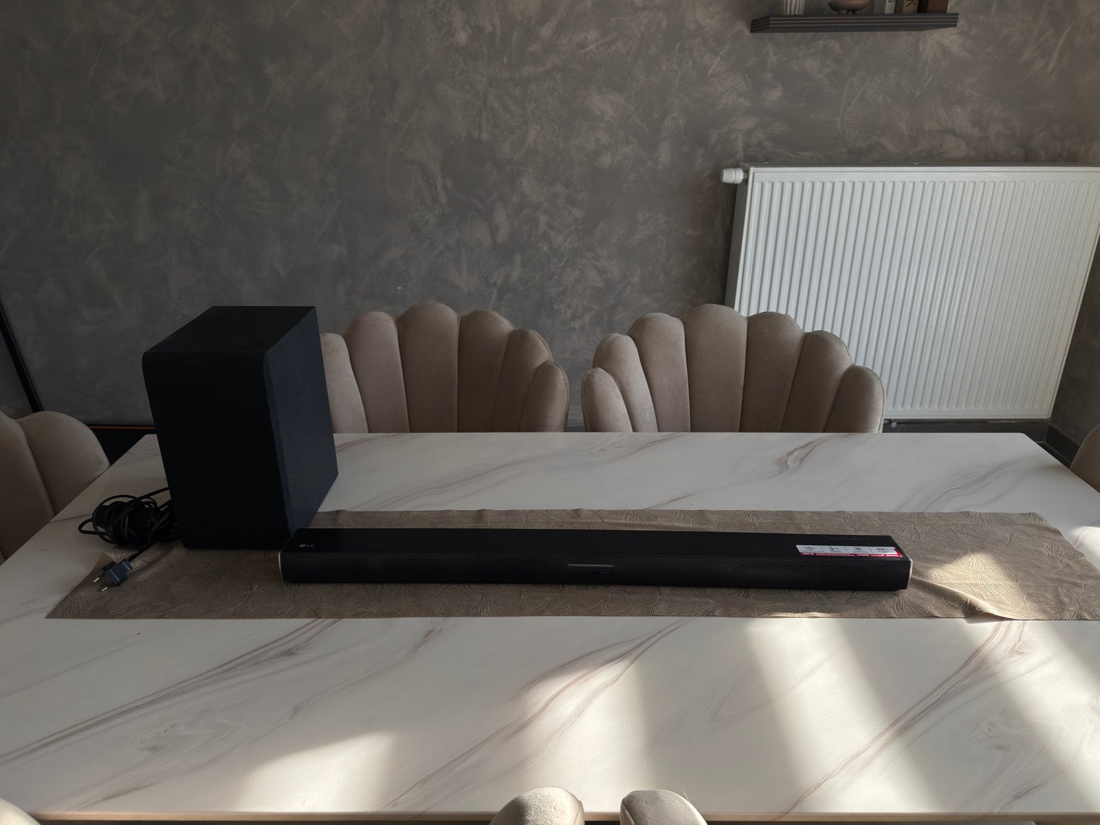 LG 2.1 Soundbar Set (300W) met Draadloze Subwoofer & HDMI, Enlèvement, Bluetooth, Comme neuf