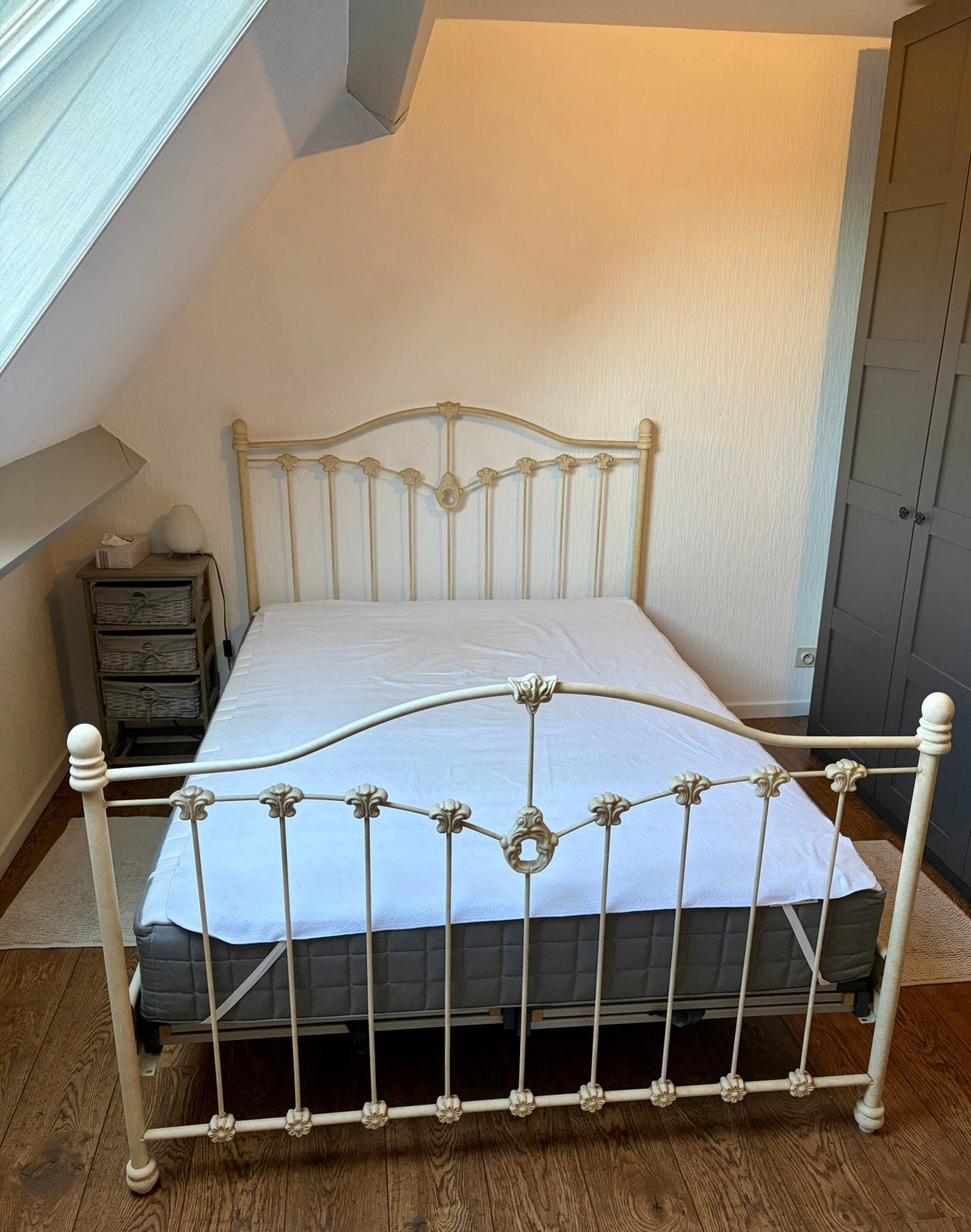 Bedframe & matras, Huis en Inrichting, Ophalen, 140 cm, Twijfelaar, Metaal