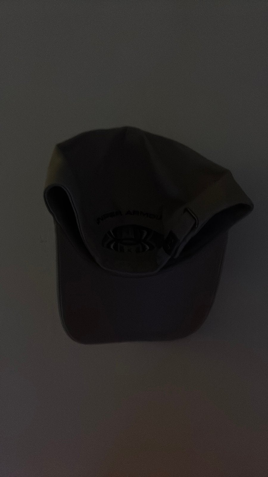 Under Armour pet, Enlèvement, Casquette
