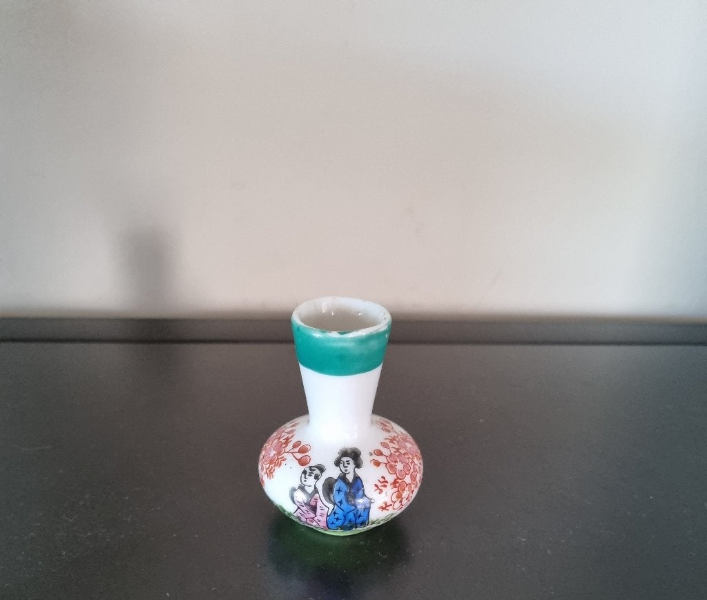 Vintage Action-Lobeco Japans miniatuur vaasje, Antiek en Kunst, Steen/keramiek, 6 cm, Ophalen of Verzenden, Geschilderd