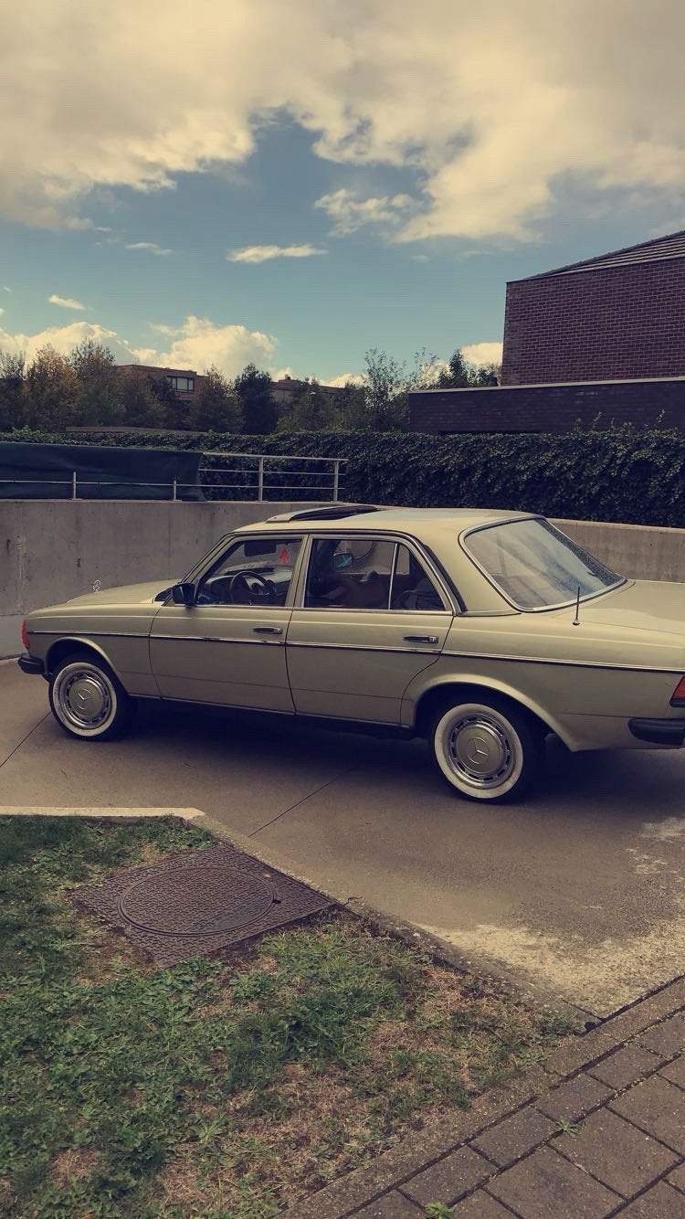 Mercedes oldtimer 230 w123, Automaat, Achterwielaandrijving, Leder, Bruin
