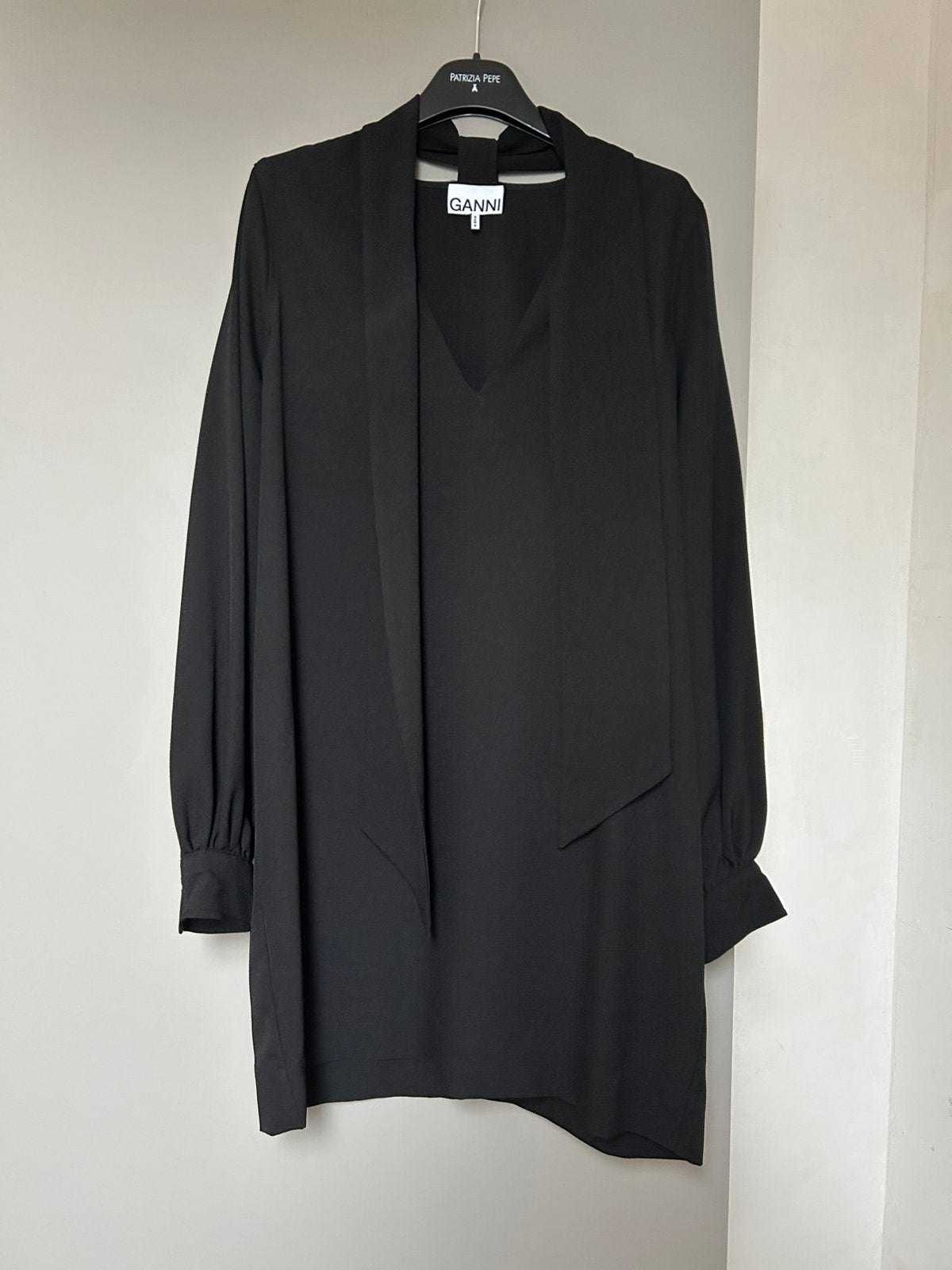 Robe GANNI t 38, Envoi, Comme neuf, Noir