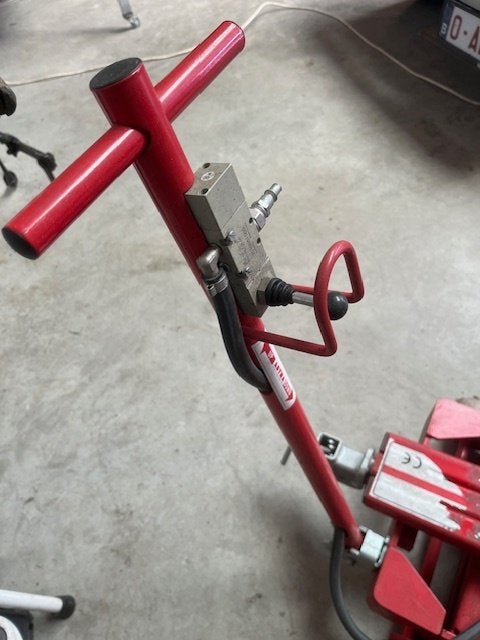 Pneumatische autolift „Minilift”, Auto diversen, Ophalen, Gebruikt