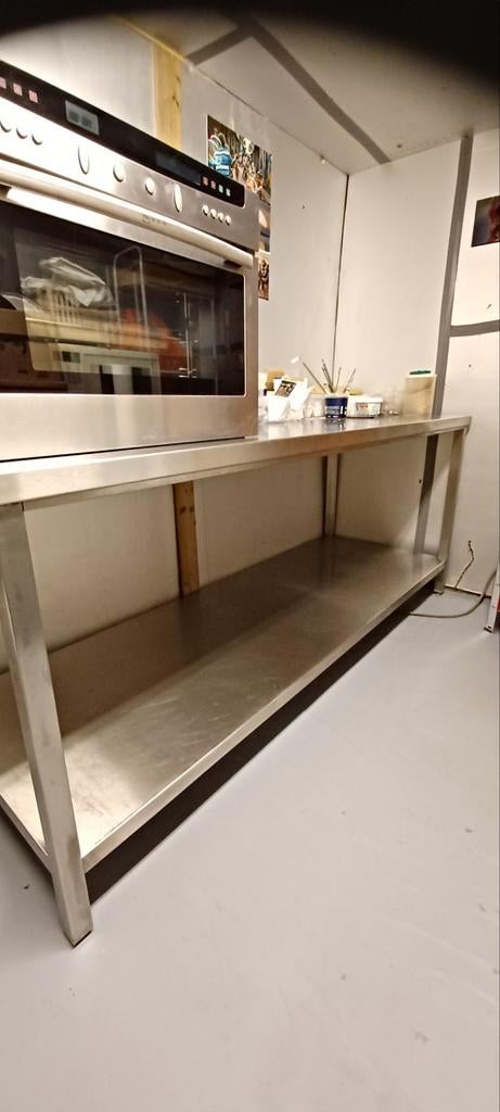Inox werktafel, Ophalen