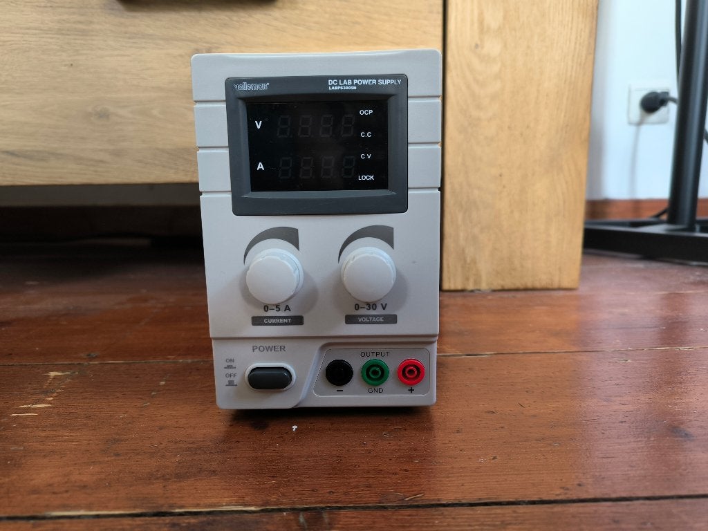 Velleman DC labvoeding 30V-5A, Hobby & Loisirs créatifs, Enlèvement ou Envoi, Comme neuf