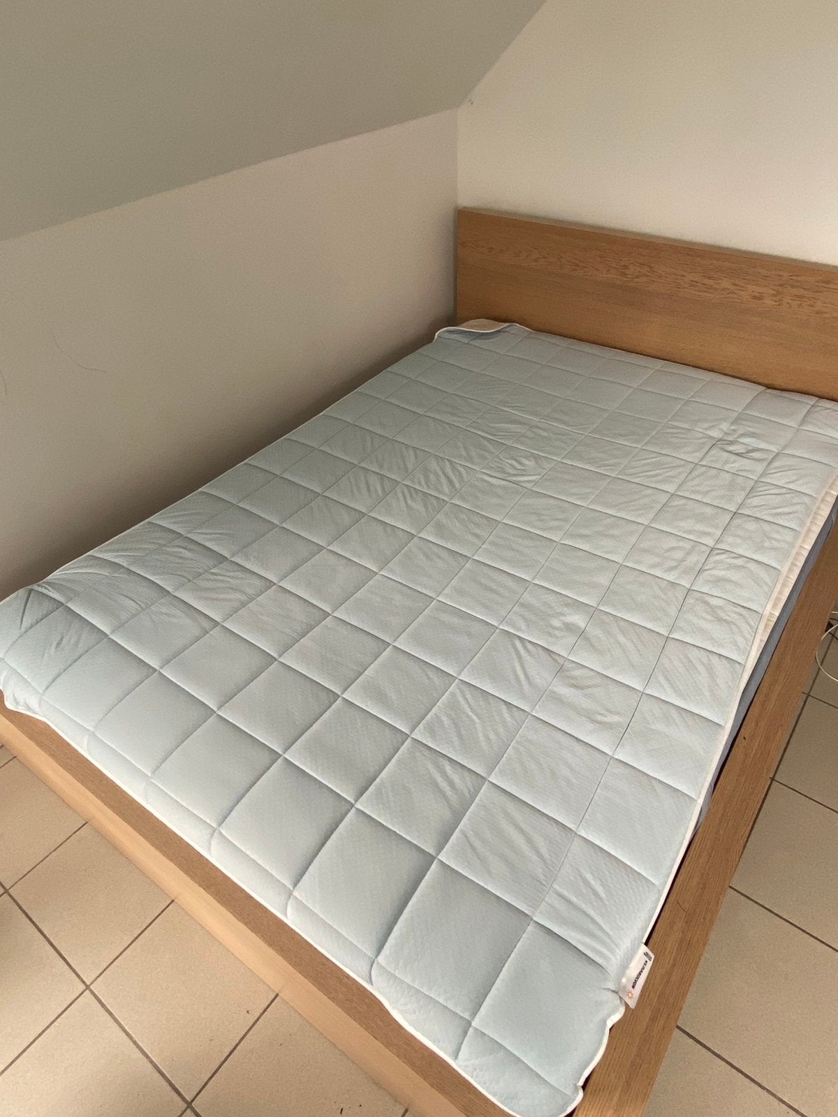 Bed twijfelaar + matras en topper, Huis en Inrichting, Slaapkamer | Bedden, Ophalen, Beige, 140 cm, Zo goed als nieuw