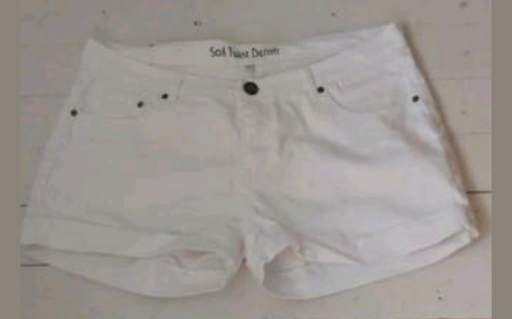 Prachtige korte broek large., Kleding | Dames, Kort, Wit, Maat 42/44 (L), Ophalen of Verzenden