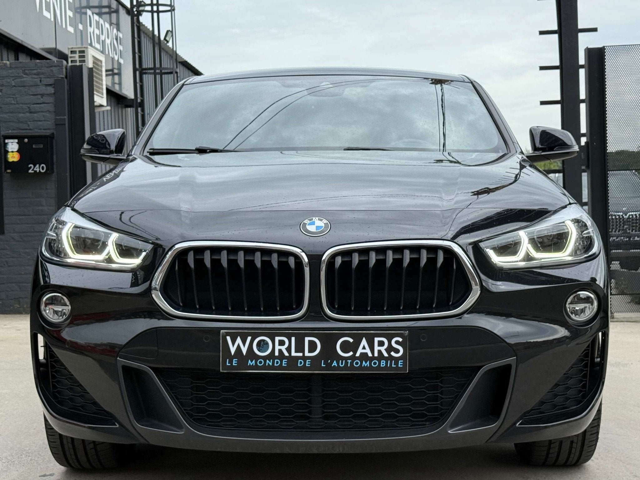 BMW X2 1.5iA sDrive18 PACK M - NAVIGATION - FRONT ASSIST - P, Auto's, BMW, Automaat, Gebruikt, Navigatiesysteem, Zwart