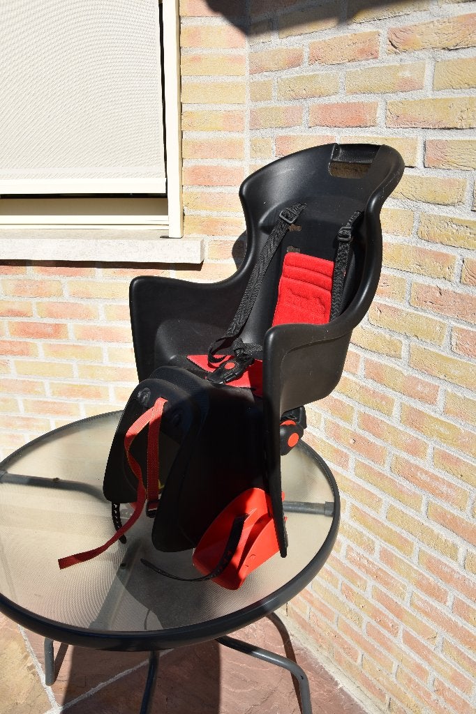 KINDERZITJE VOOR FIETS, Ophalen, Zo goed als nieuw, Achterzitje, Voetsteuntjes