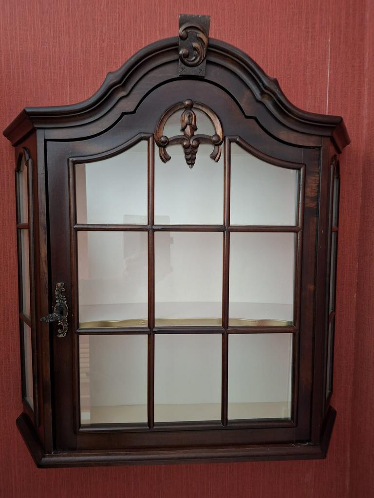 Vintage (antieke) vitrine wandkast, Ophalen
