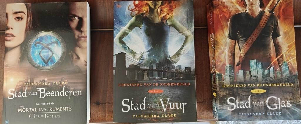 Stad van Beenderen, Stad van Vuur en Stad van Glas, Boeken, Fantasy, Ophalen of Verzenden, Zo goed als nieuw, Cassandra Clare