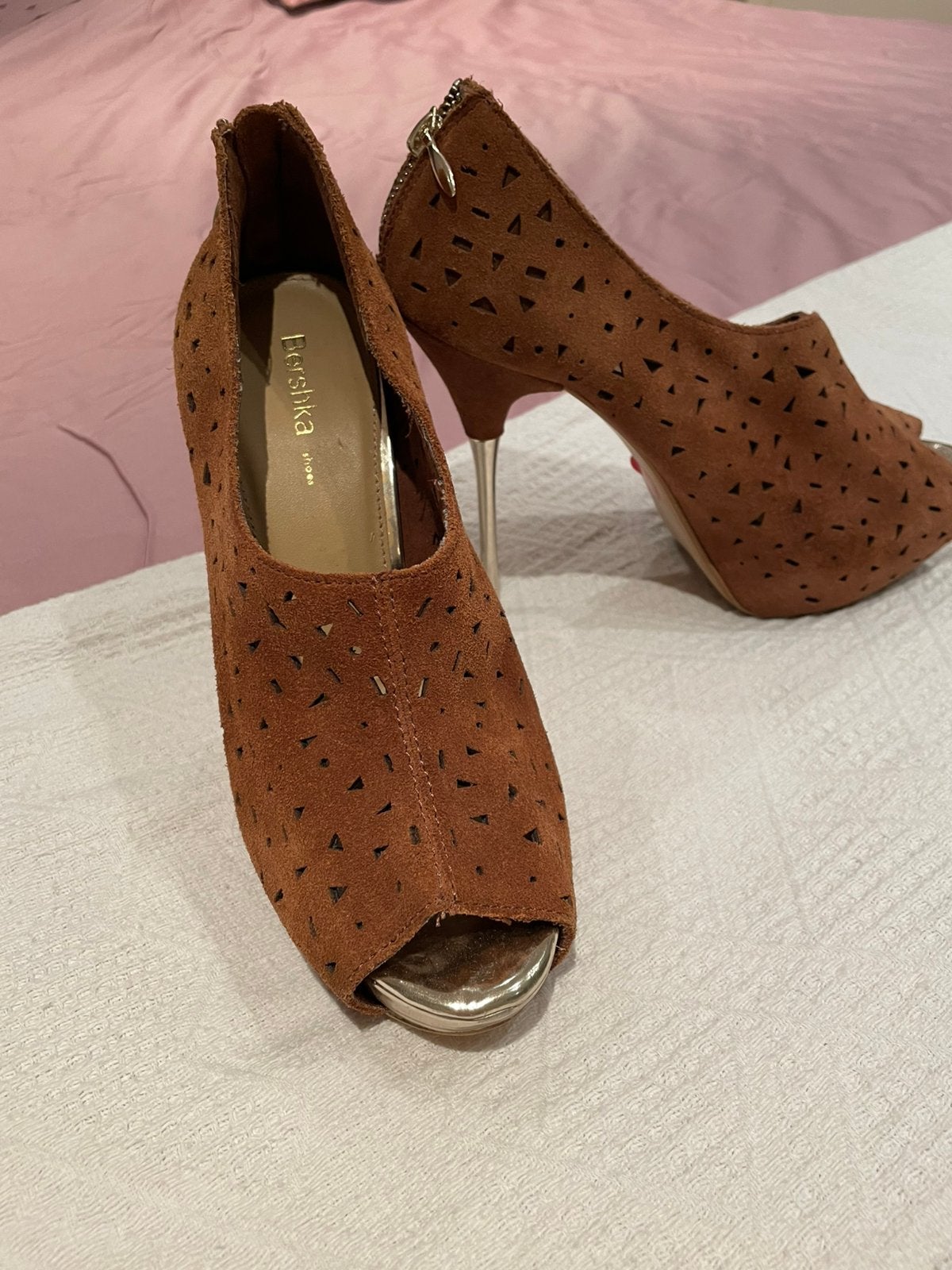Escarpins Bershka, Kleding | Dames, Schoenen, Ophalen of Verzenden, Zo goed als nieuw, Pumps