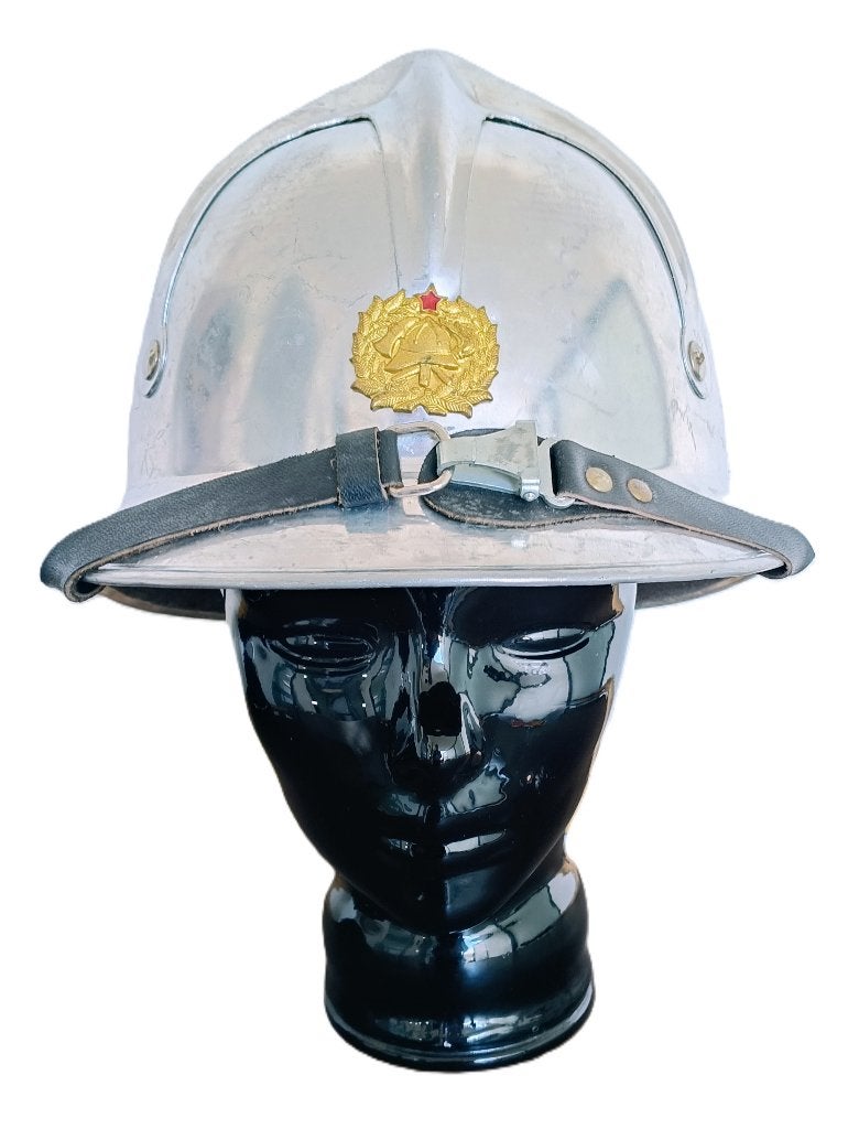 Originele aluminium brandweerhelm Joegoslavië, Ophalen of Verzenden, Overige soorten, Helm of Baret