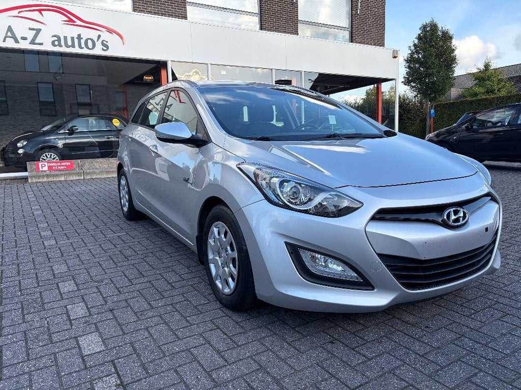 Volant et sièges chauffants bleu essence Hyundai i30 1.6, Entreprise, Boîte manuelle, Noir, 5 portes