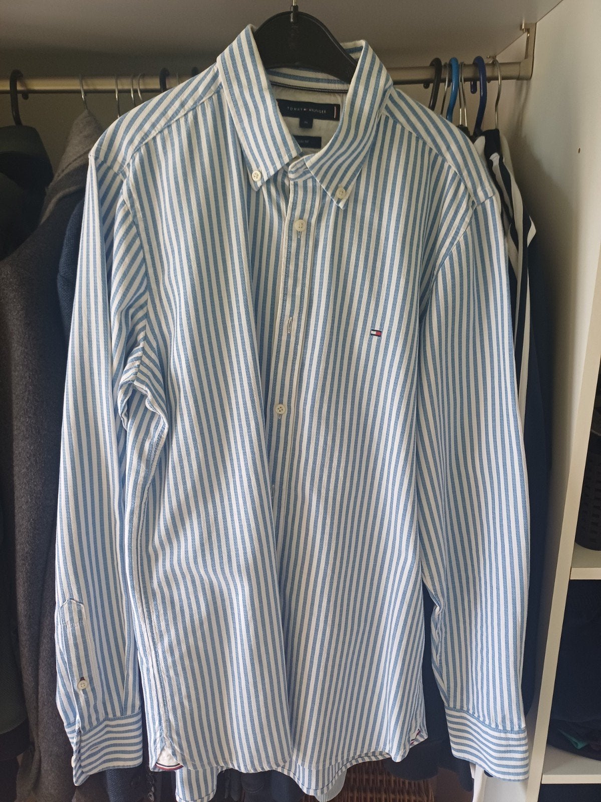 herenhemd tommy  maat M nieuwe staat, Vêtements | Hommes, Chemises, Enlèvement