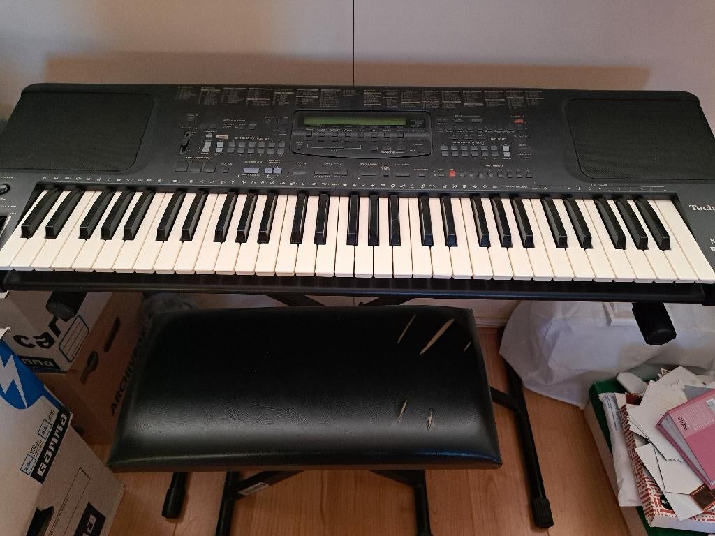Elektrische keyboard, 61 toetsen, Zo goed als nieuw, Met standaard, Ophalen