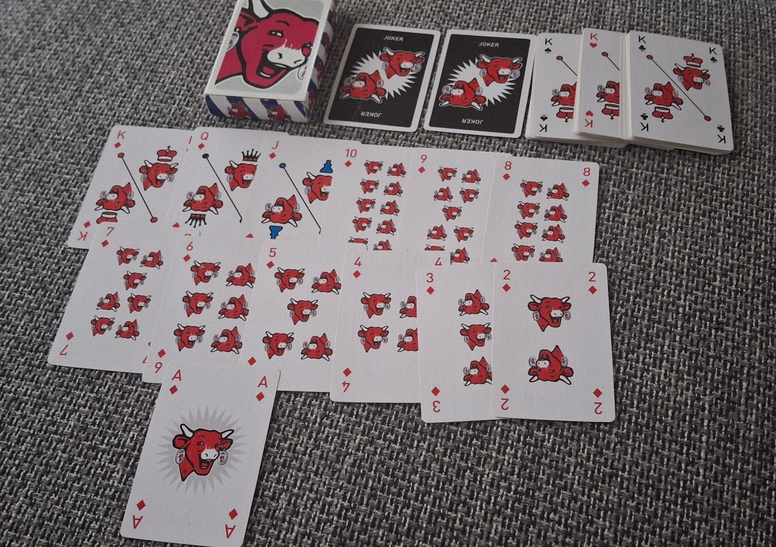 Speelkaarten La Vache qui rit met 2 speciale jokers, Ophalen of Verzenden, Zo goed als nieuw, Speelkaart(en)