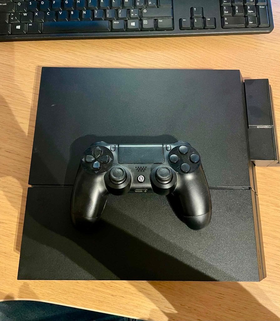 PS4 1TB + 1 Controller + Charging USB Hub – werkt perfect, Avec disque dur, Avec 1 manette, Enlèvement, Utilisé