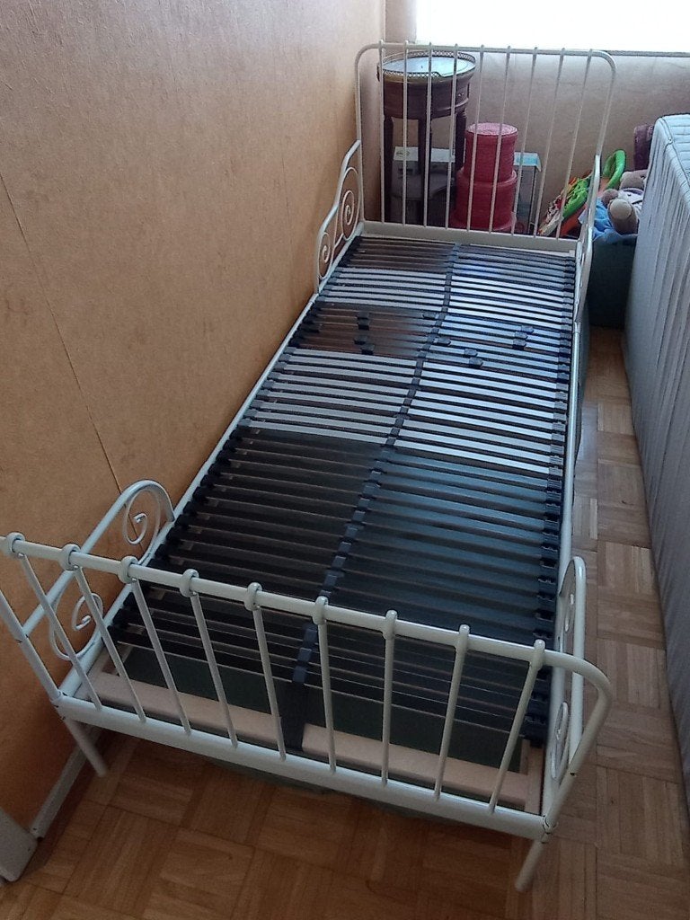 Ikea Minnen uitschuifbaar kinderbed + Hovag matras 80x200, Lattenbodem, 70 tot 85 cm, Ophalen of Verzenden, Zo goed als nieuw