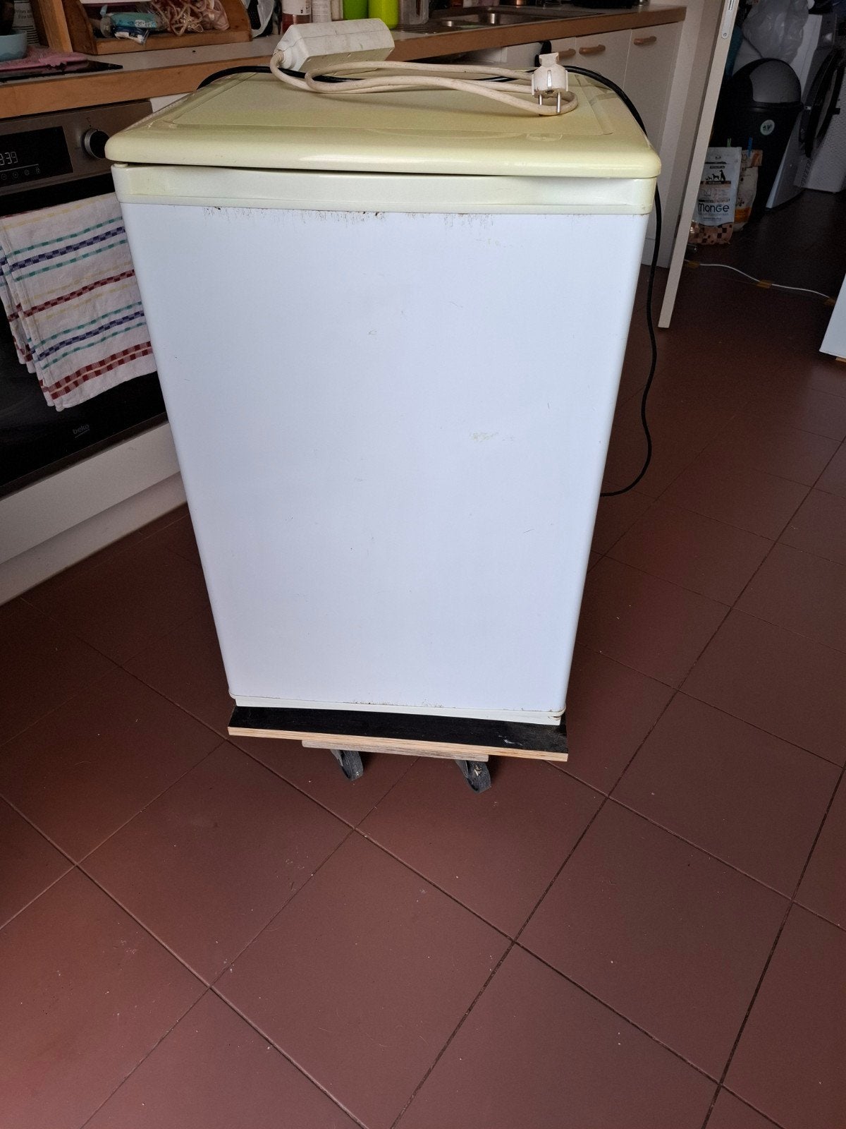 te koop diepvriezer wit merk frigibel 85l nog in heel goede, Electroménager, Réfrigérateurs & Frigos, Enlèvement, 45 à 60 cm, Moins de 85 cm