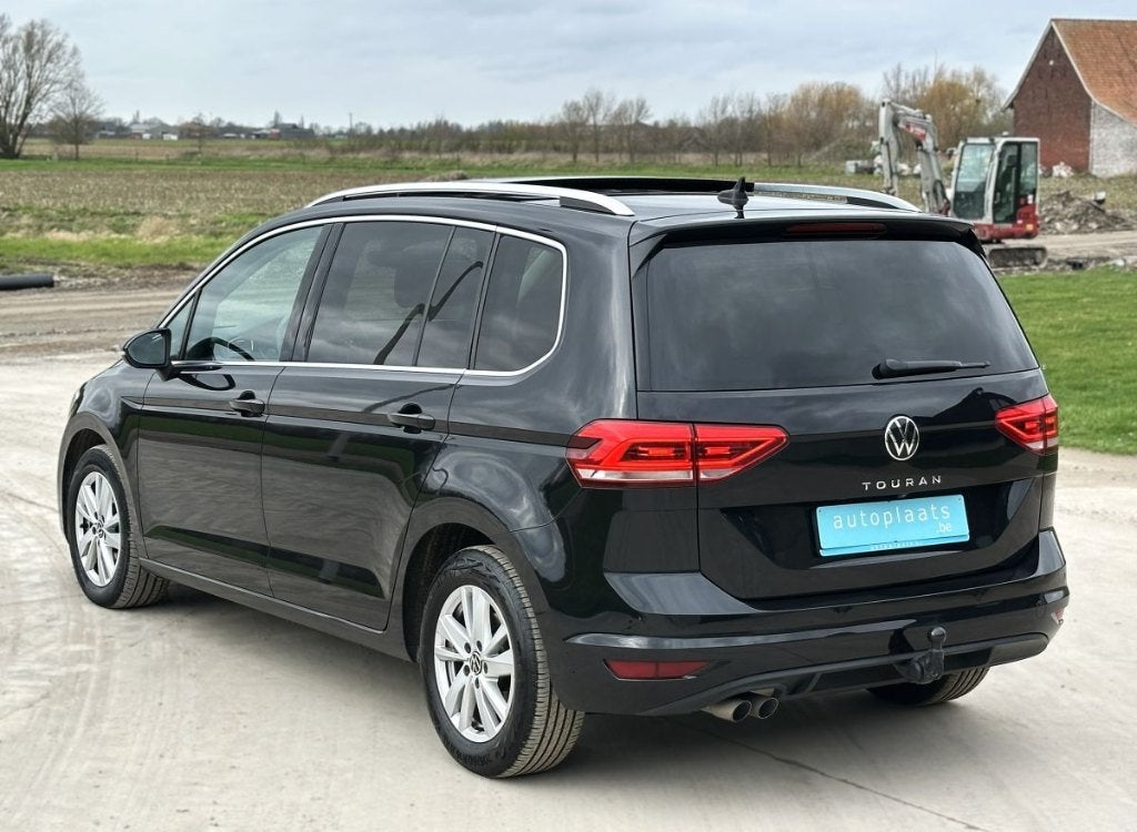 Volkswagen Touran 2021 7zitplaatsen 93770km Automaat Pano, Auto's, Volkswagen, Automaat, Monovolume, 1800 kg, Leder