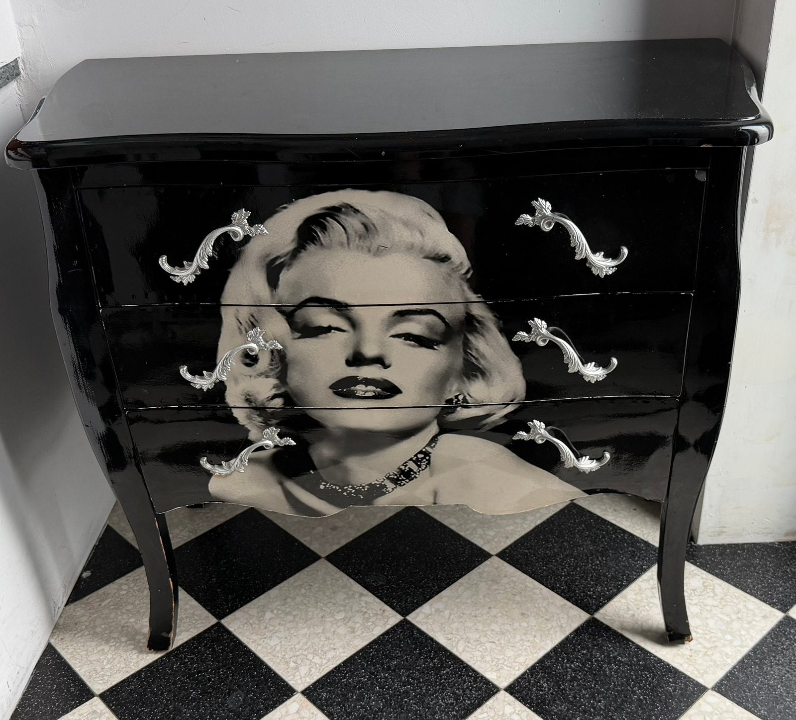 Dressoir Marilyn Monroe, Ophalen, Gebruikt