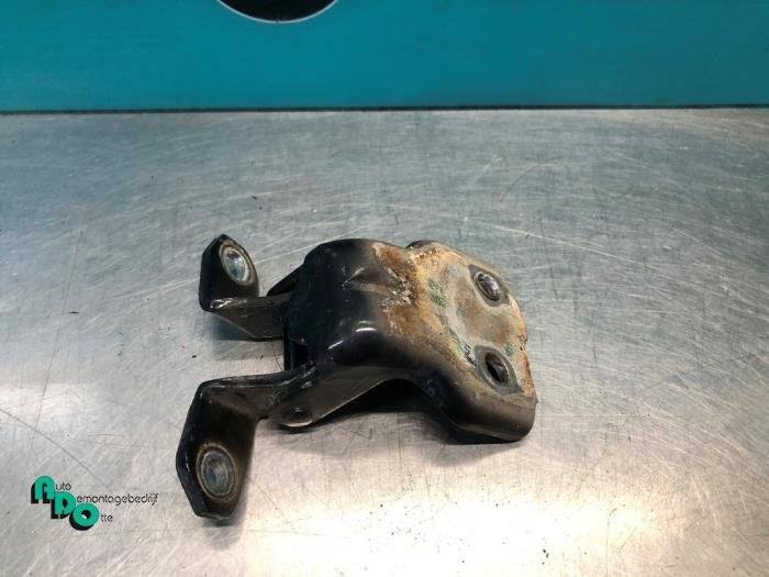 Charnière porte avant droite d'un Nissan Pixo (Pixo 09-), -, 3 mois de garantie, Utilisé, -