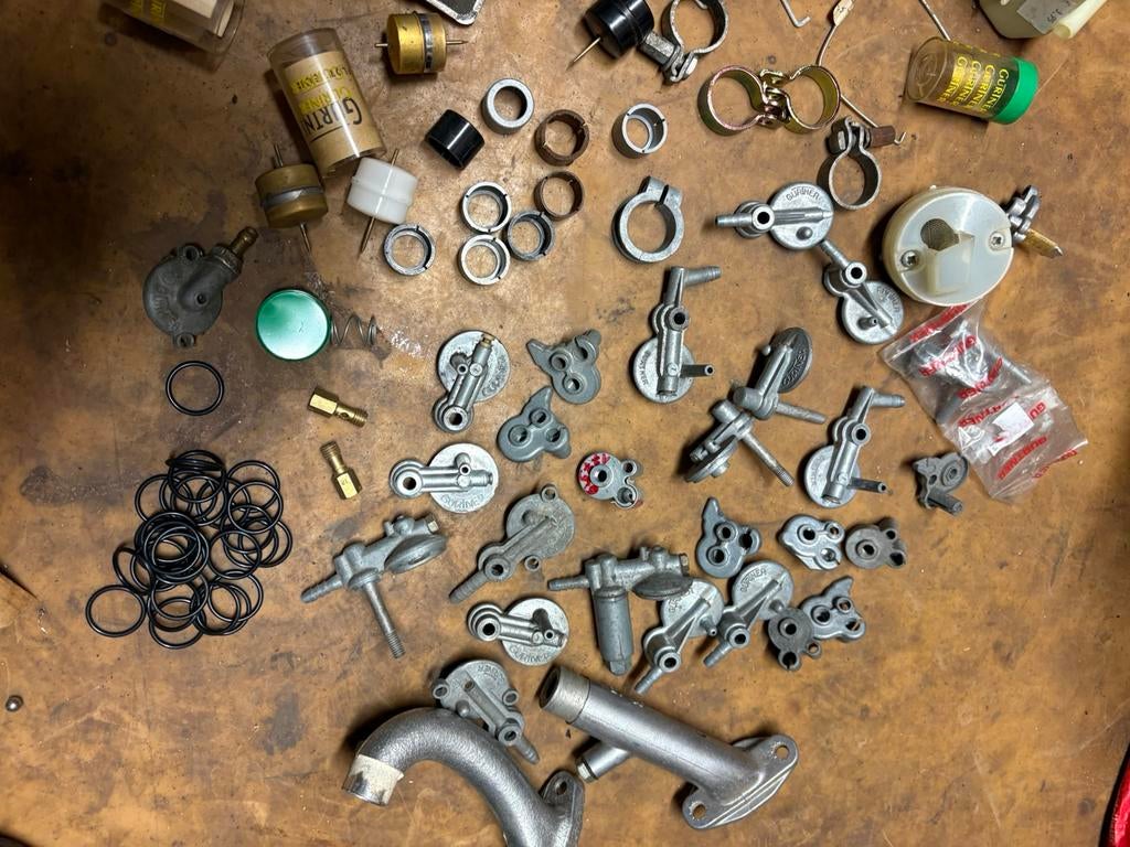 Mobylette motobecane Allemaal nieuwe carburateuronderdelen, Enlèvement ou Envoi, Comme neuf