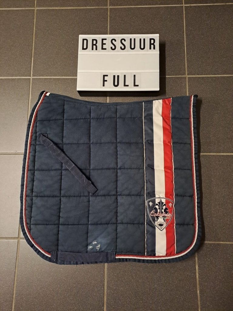 Onderlegger/dekje Eskadron met gebruikssporen, Gebruikt, Dressuurdekje, Eskadron, Blauw