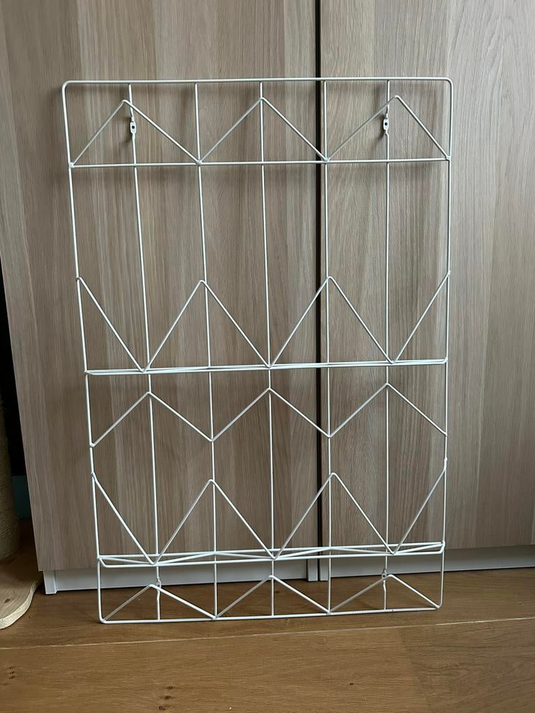 Wit metalen wandrek ikea voor tijdschriften, boeken…, Ophalen, Zo goed als nieuw
