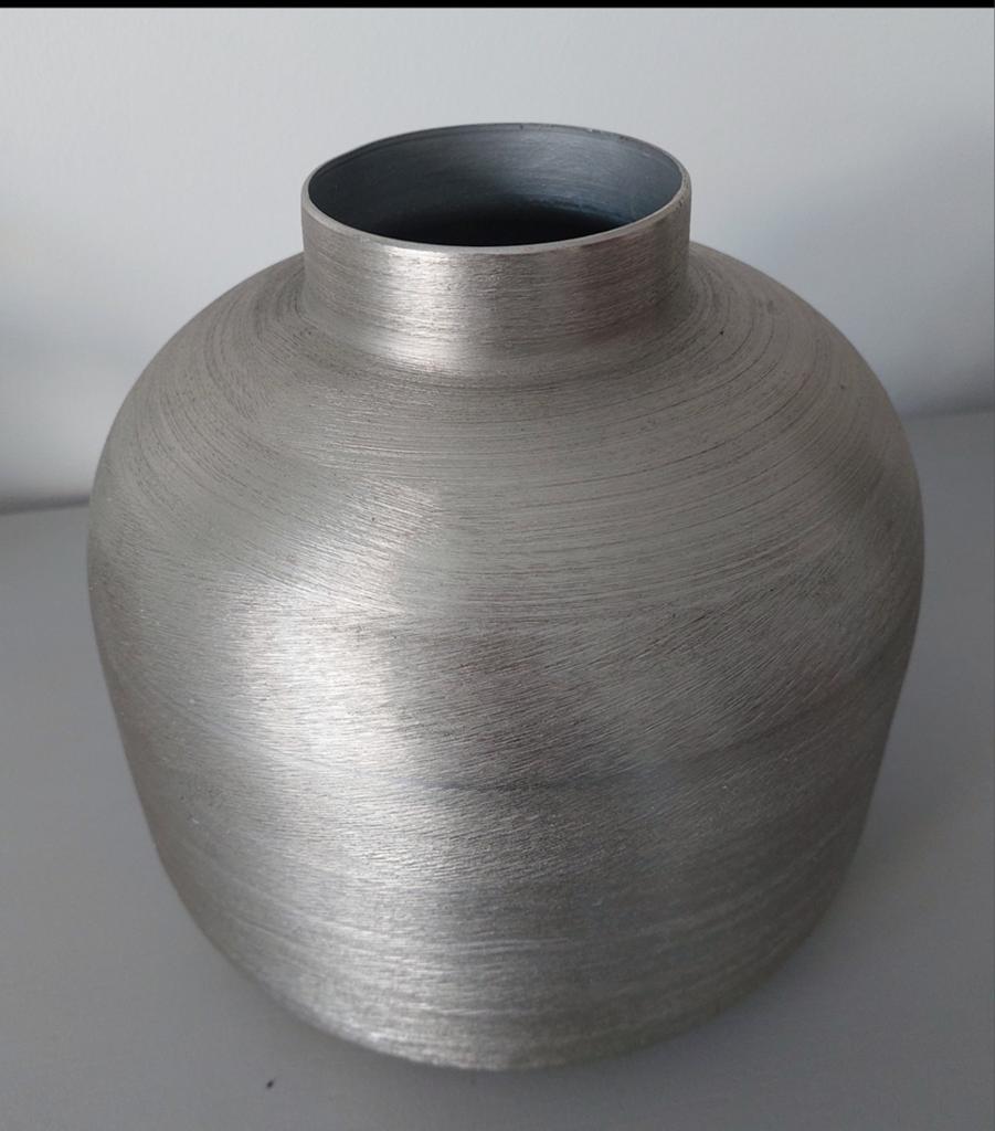 Vase en acier