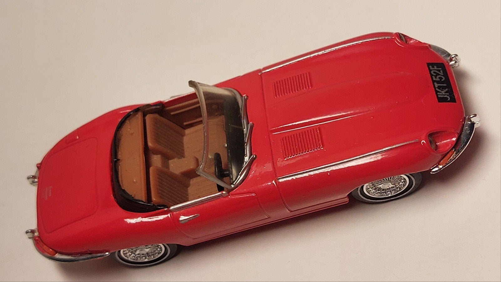 Jaguar E type Cabriolet 1967 rouge à l'échelle 1/43, Hobby & Loisirs créatifs, Enlèvement ou Envoi, Matchbox