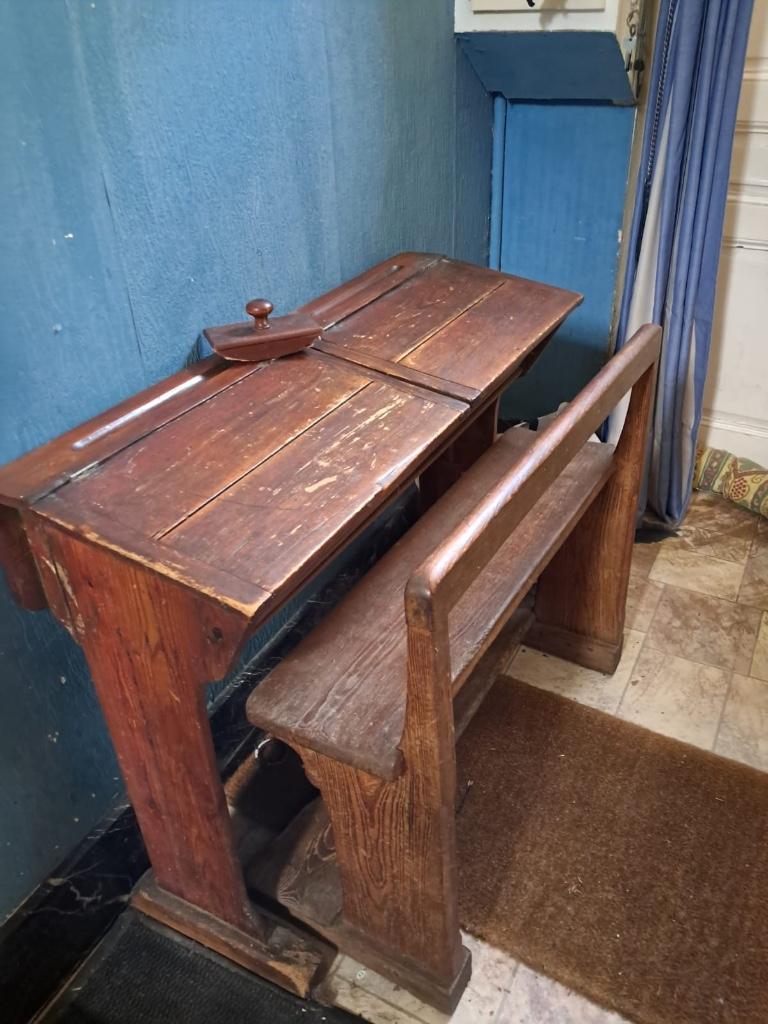 Ancien banc d’école, Enlèvement