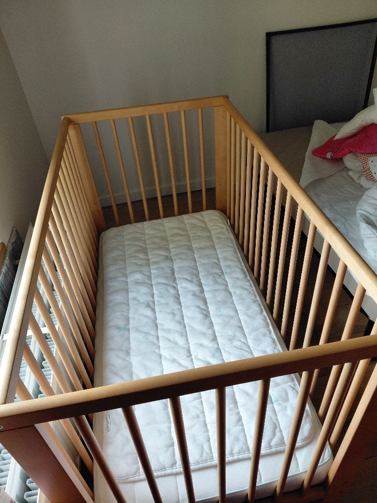 Lit enfant en bois de marque Ikea avec matelas et literie, Enlèvement, Utilisé, Moins de 140 cm, Moins de 70 cm