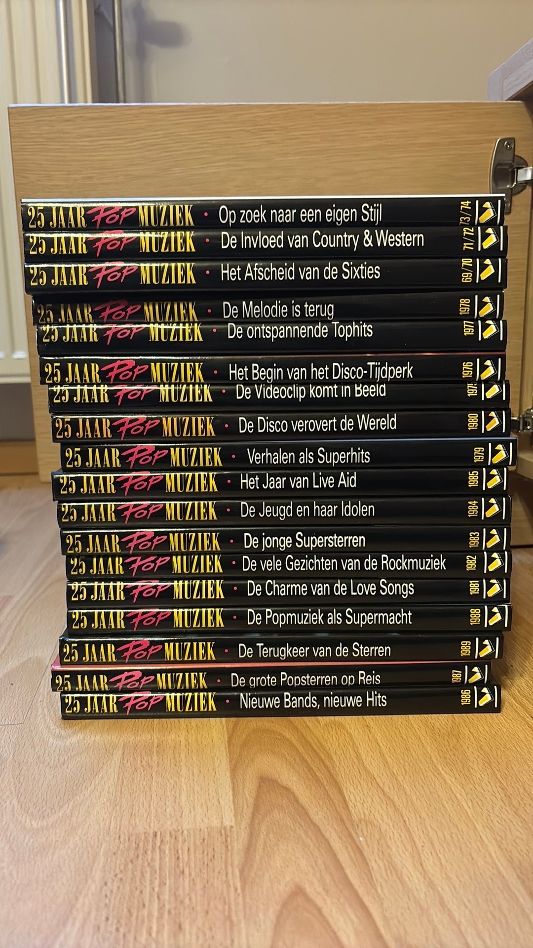 25 Jaar Popmuziek – 18 delen / 21 boekenreeks, Boeken, Ophalen, Zo goed als nieuw
