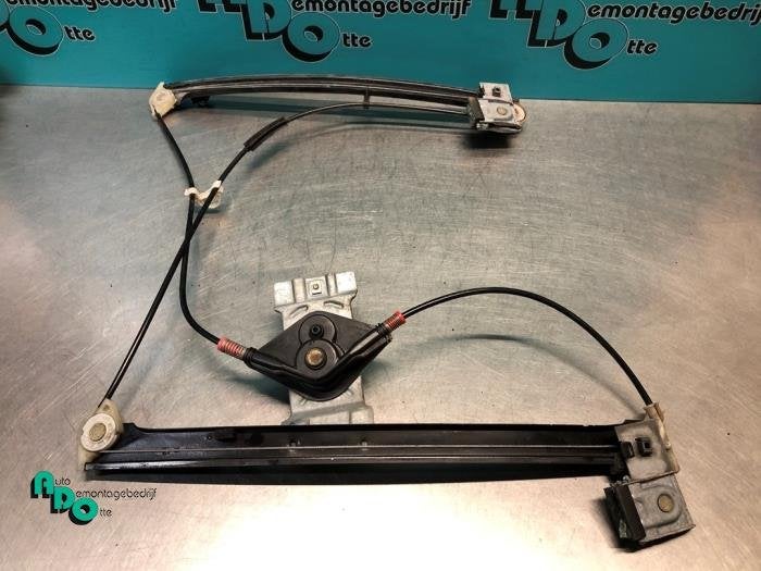 Mécanique vitre 2portes avant gauche d'un Volkswagen Golf (, Autos : Pièces & Accessoires, Volkswagen, -, 3 mois de garantie, Utilisé