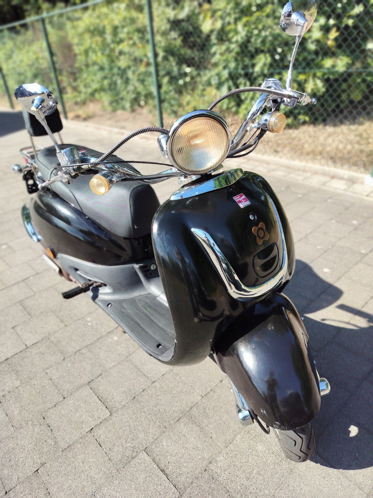 Magnifique AGM RETRO noir 50cc 4 temps, Vélos & Vélomoteurs, Scooters | Marques Autre, Comme neuf, Classe B (45 km/h), Essence