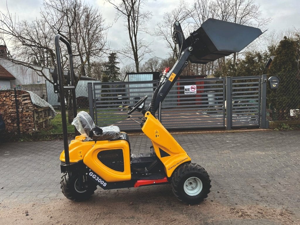 Laders GG300S kniklader compact lader 2 cilinder rato motor, Zakelijke goederen, Machines en Bouw | Kranen en Graafmachines, Wiellader of Shovel