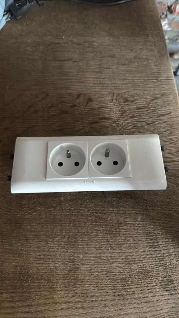 20 stuks - Legrand DLP Kabelgoot 2 Stopcontacten Wit, Ophalen, Zo goed als nieuw