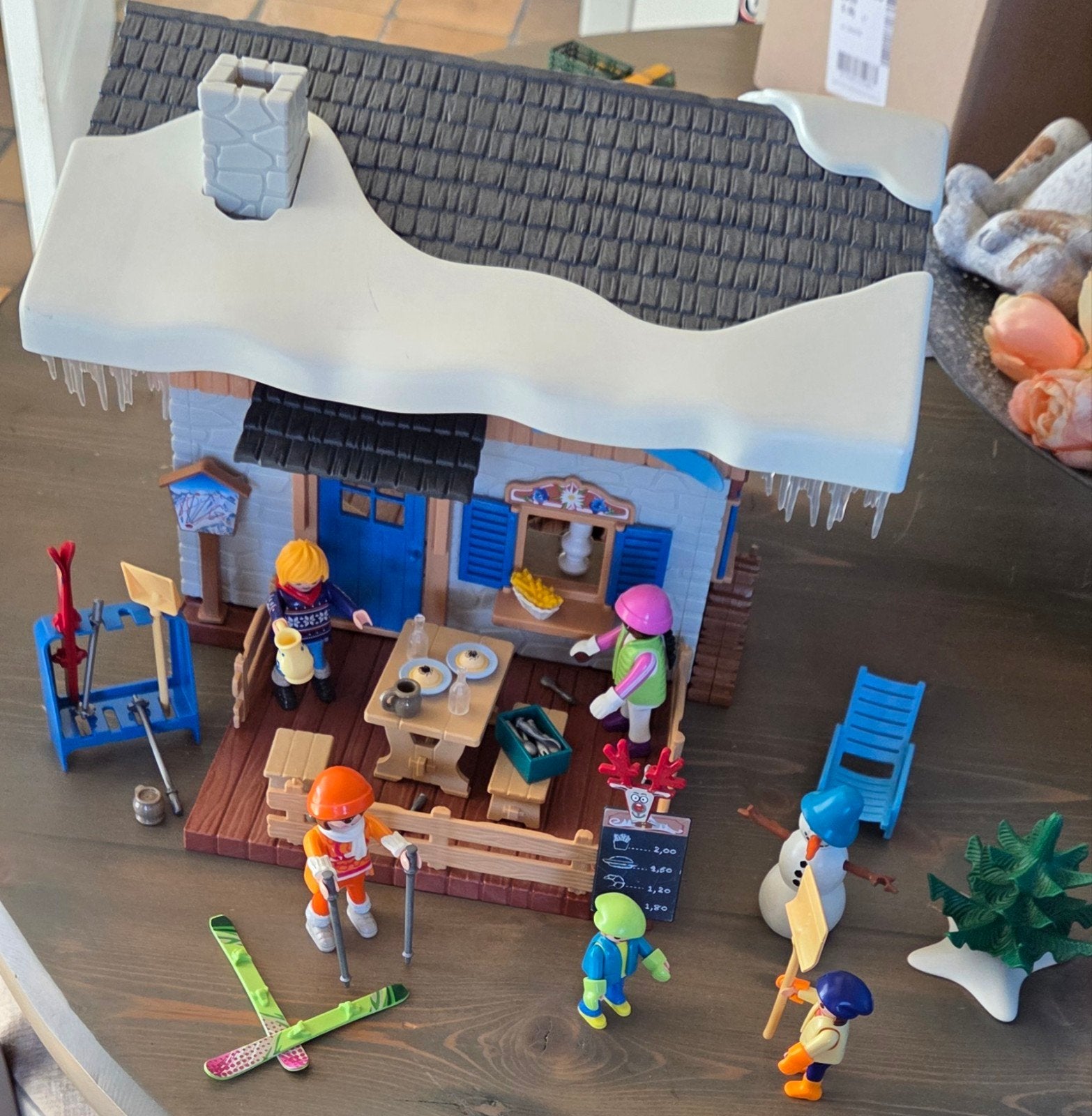 Playmobil chalet met skiers, Enlèvement