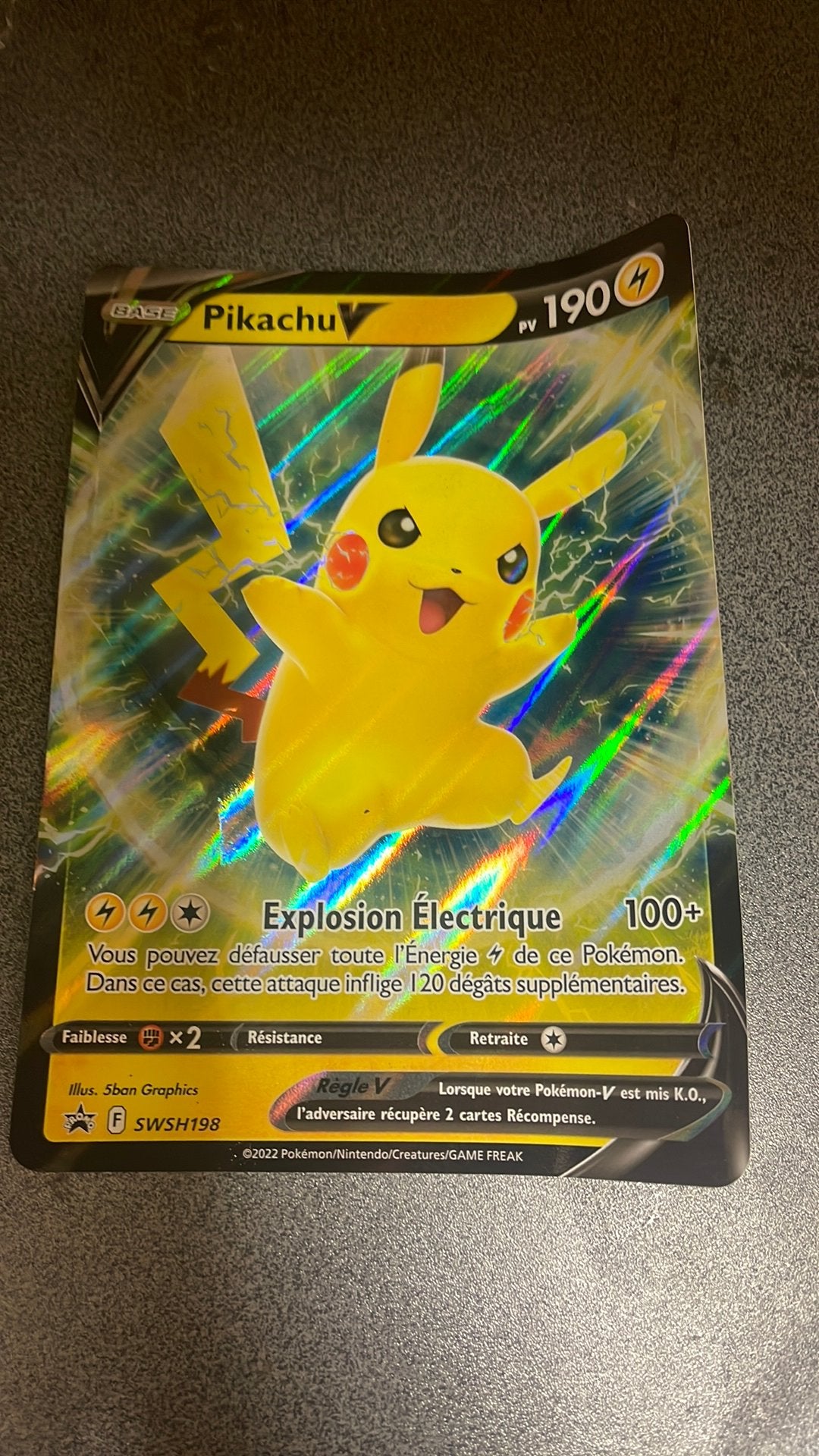 Pikachu V SWSH198 – Carte Pokémon Jumbo Promo, Hobby & Loisirs créatifs, Enlèvement