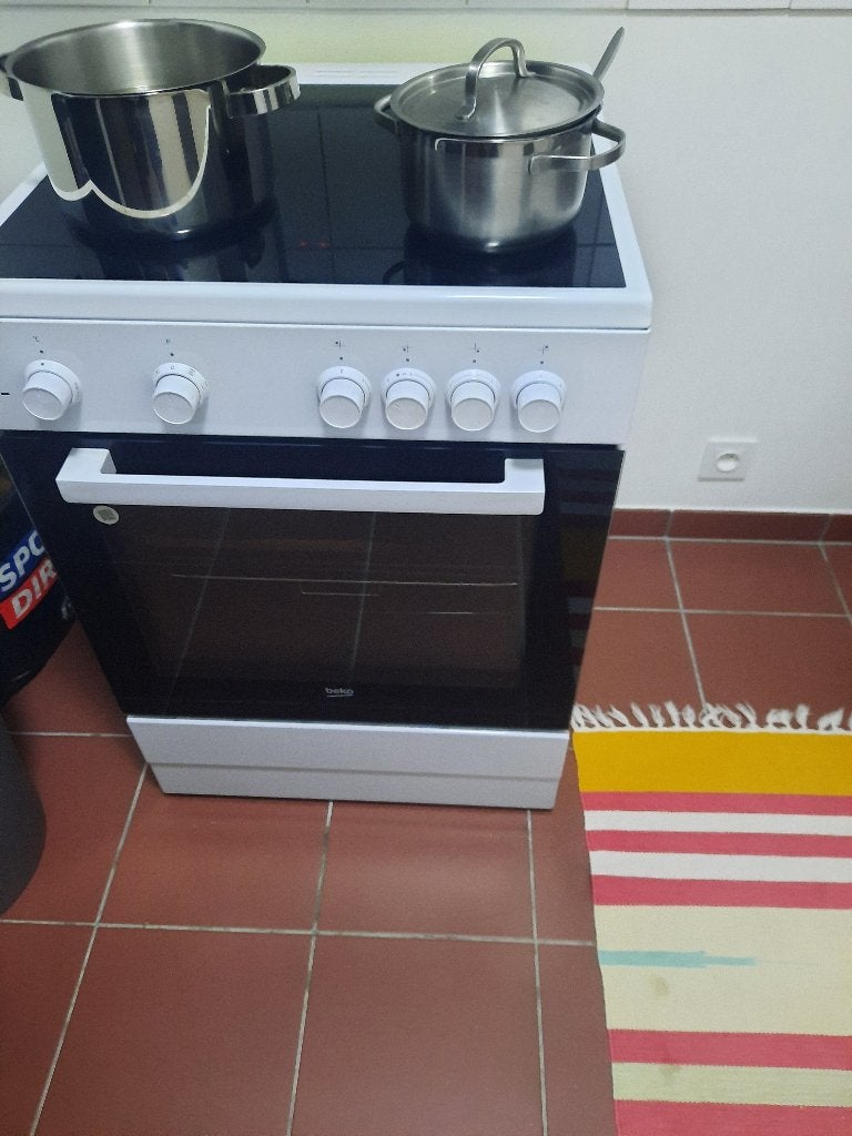Gazinière électrique Beko, Electroménager, Cuisinières, 85 à 90 cm, 4 zones de cuisson, Comme neuf, À Poser