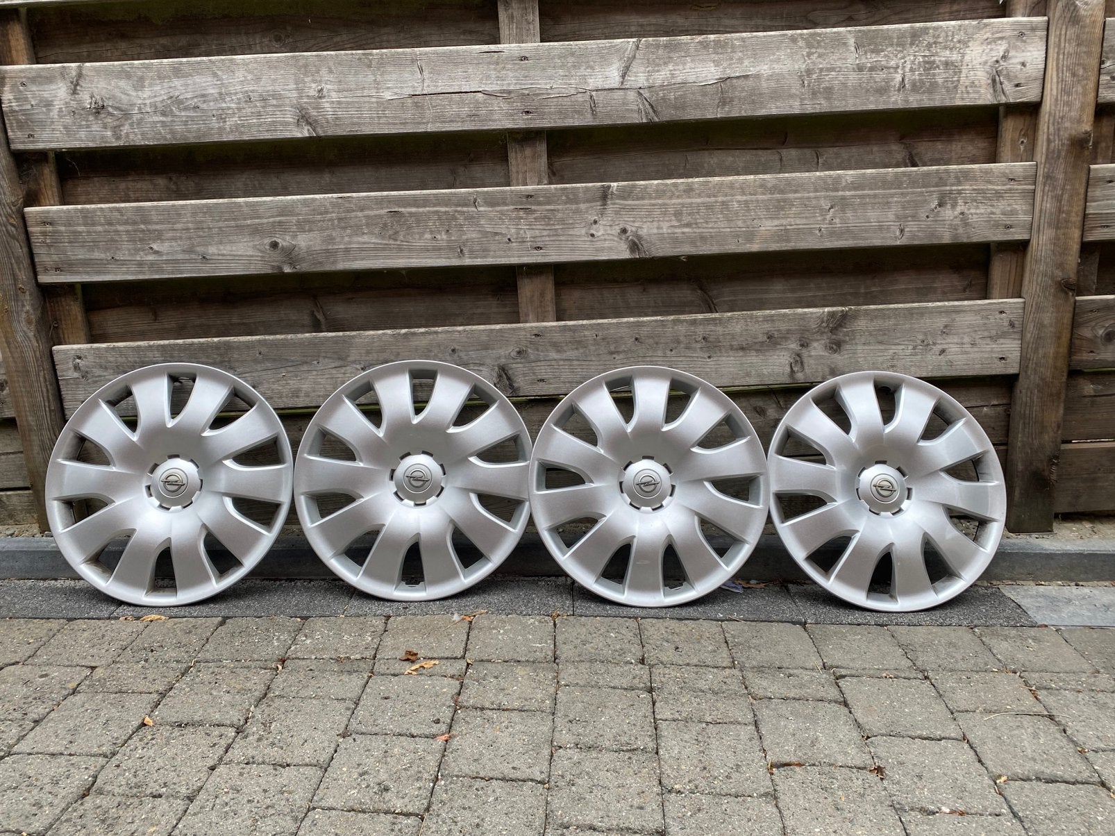 Wieldoppen voor Opel, Ophalen, Gebruikt