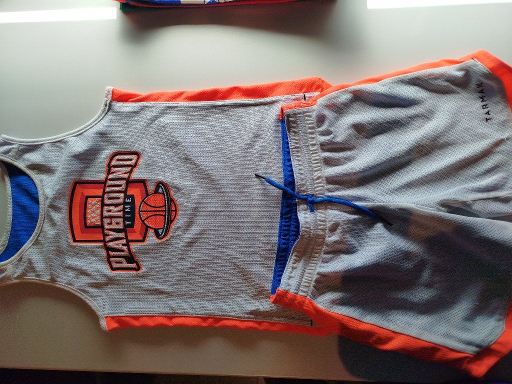 Reversible basketbal outfit wit blauw, Sports & Fitness, Basket, Enlèvement ou Envoi, Utilisé, Vêtements